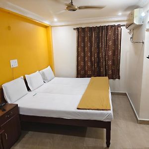 Hotel Sahasra - Opposite To Srinivasam Complex And Walkable Distance From Bus Station